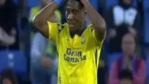 “美国冠军坚守初心，毅然回祖国再战沙场，誓言：为中华荣耀而战！”